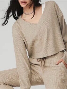 Alo Muse V-Neck Pullover Gravel Heather Tan Ribbed Large